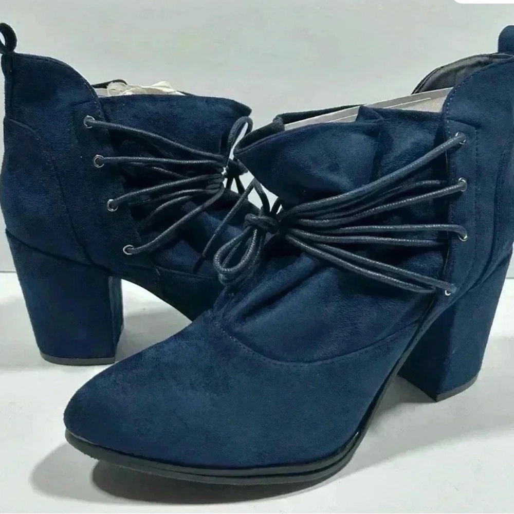 NIB!Love Athena-Navy Faux Suede Relaxed  Lace Up Detail Chunky Heel Boots Size 9